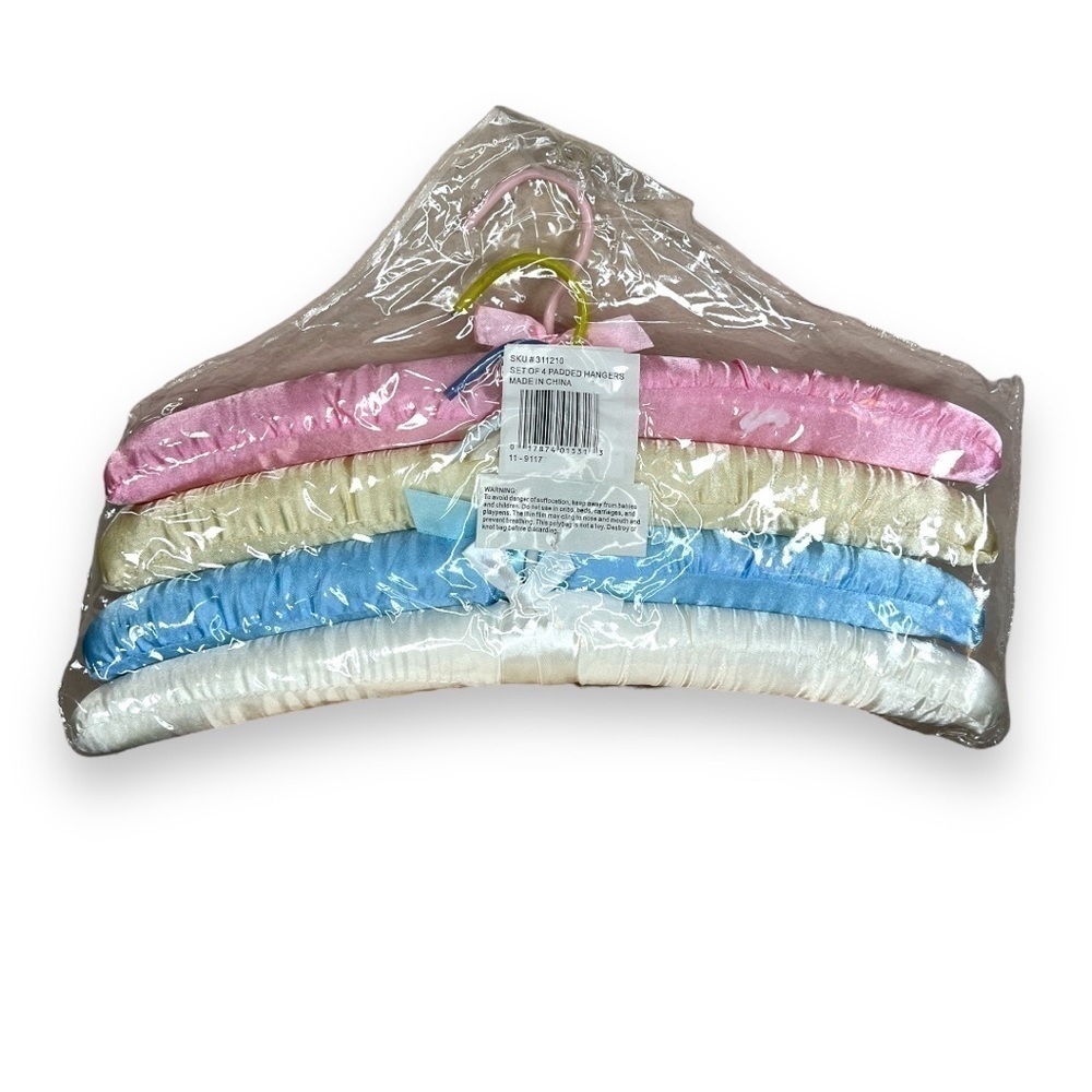 NEW 4 PACK SATIN HANGERS FOR DELICATES LINGERIE WRINKLE FREE CLOSET  CLOTHING